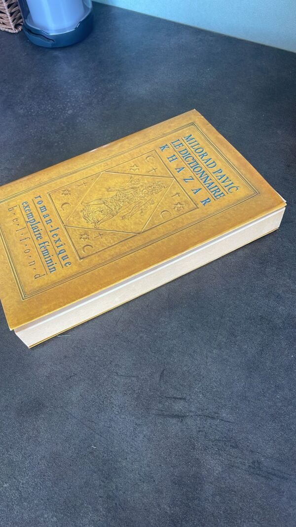 LE DICTIONNAIRE KHAZAR ROMAN LEXIQUE EN 100 000 MOTS - EXEMPLAIRE FEMININ. PAVIC MILORAD Edité par PIERRE BELFOND, 1988 – Image 10