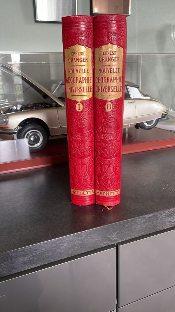 Ernest‎ GRANGER.   ‎Nouvelle Géographie Universelle. Hachette 1922. En II  Volumes