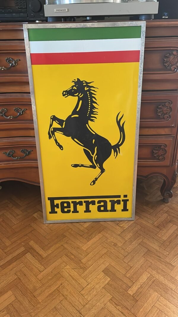 Plaqué émaillée, Ferrari, Circa 1960 Vendue  par Osenat 10 168 Euros Estimation 7000 / 9000