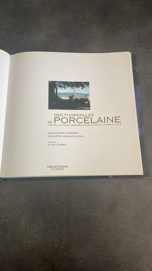 Des funérailles de porcelaine.  L'art de la plaque funéraire en porcelaine de Limoges au XIXème siècle . – Image 3