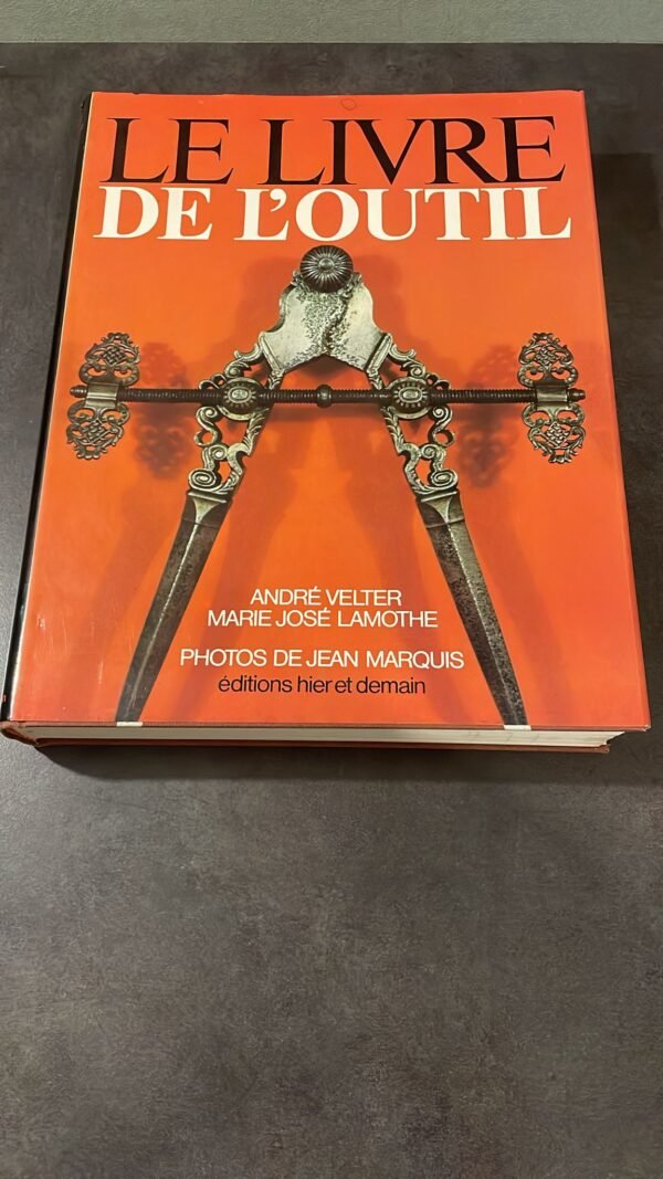 Le Livre De L'Outil par André Velter &  Marie - José Lamothe. Photos de Jean Marquis. Editions Hier & Demain 1976. Edition Originale.