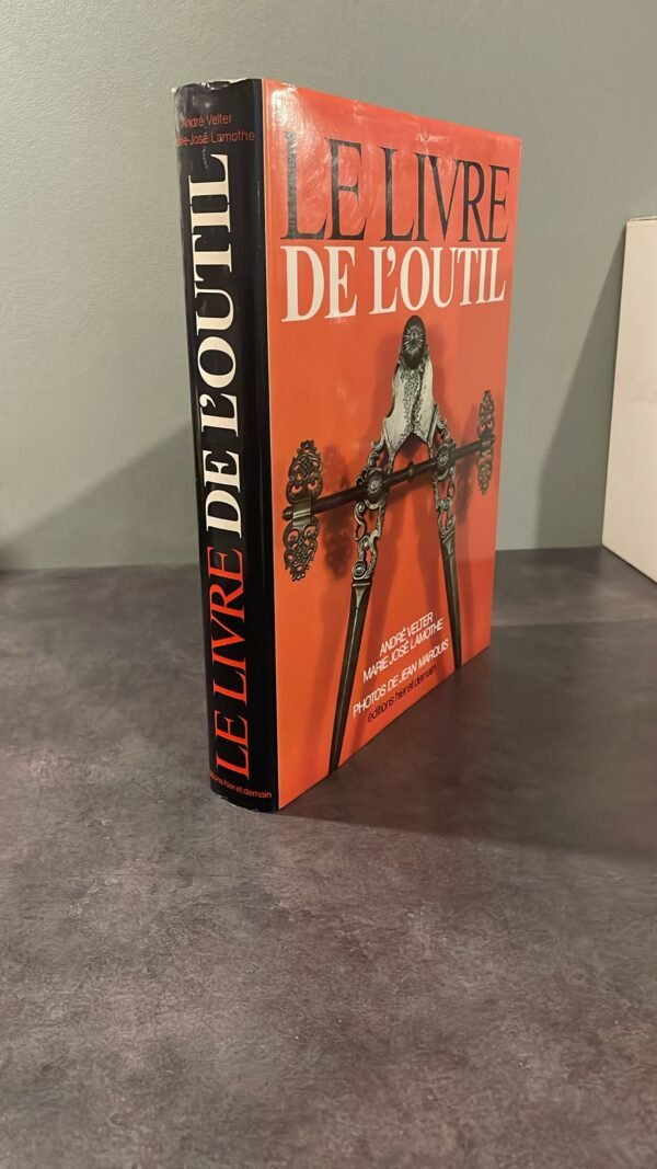 Le Livre De L'Outil par André Velter &  Marie - José Lamothe. Photos de Jean Marquis. Editions Hier & Demain 1976. Edition Originale. – Image 2