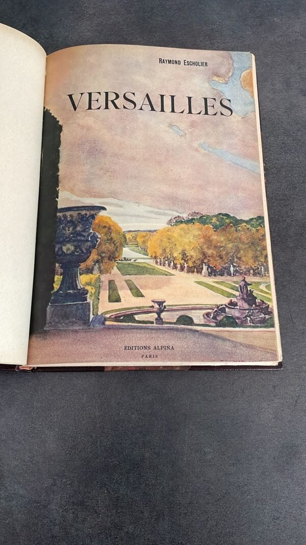 VERSAILLES par Raymond  Escholier Edité par Alpina , 1930. Aquarelles de  Claude Sibra Couverture de François De Marliave. – Image 3