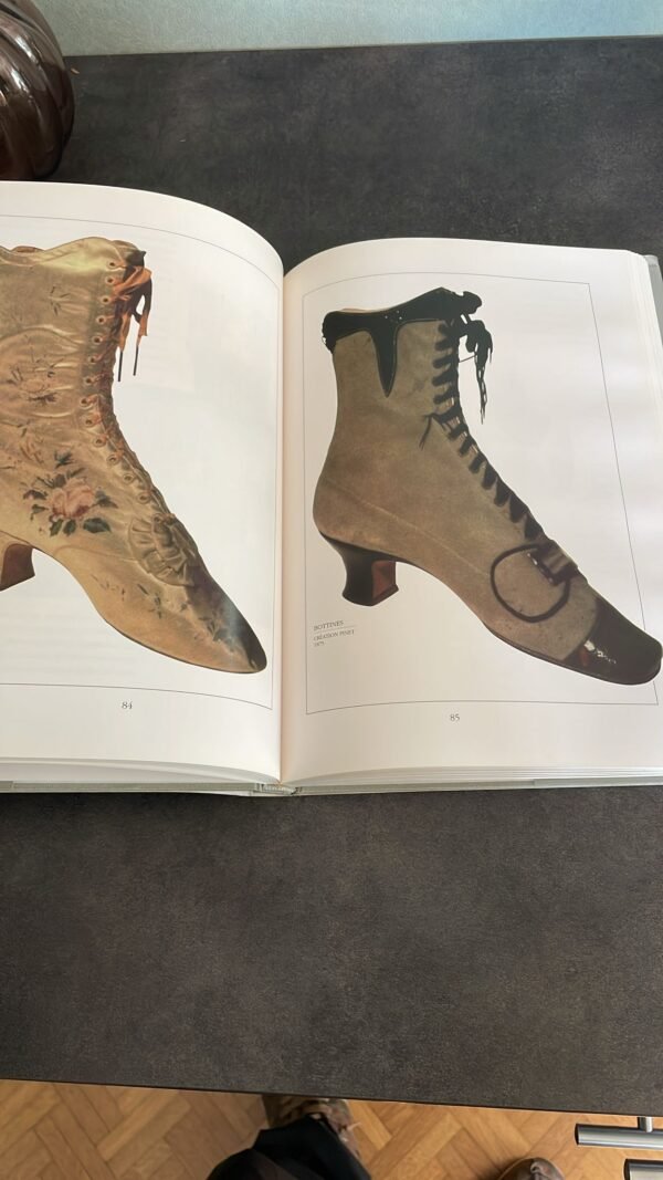 5000 ANS DE CHAUSSURES par BERTRAND HEYRAUD / EDITIONS PARKSTONE / 1994 – Image 3