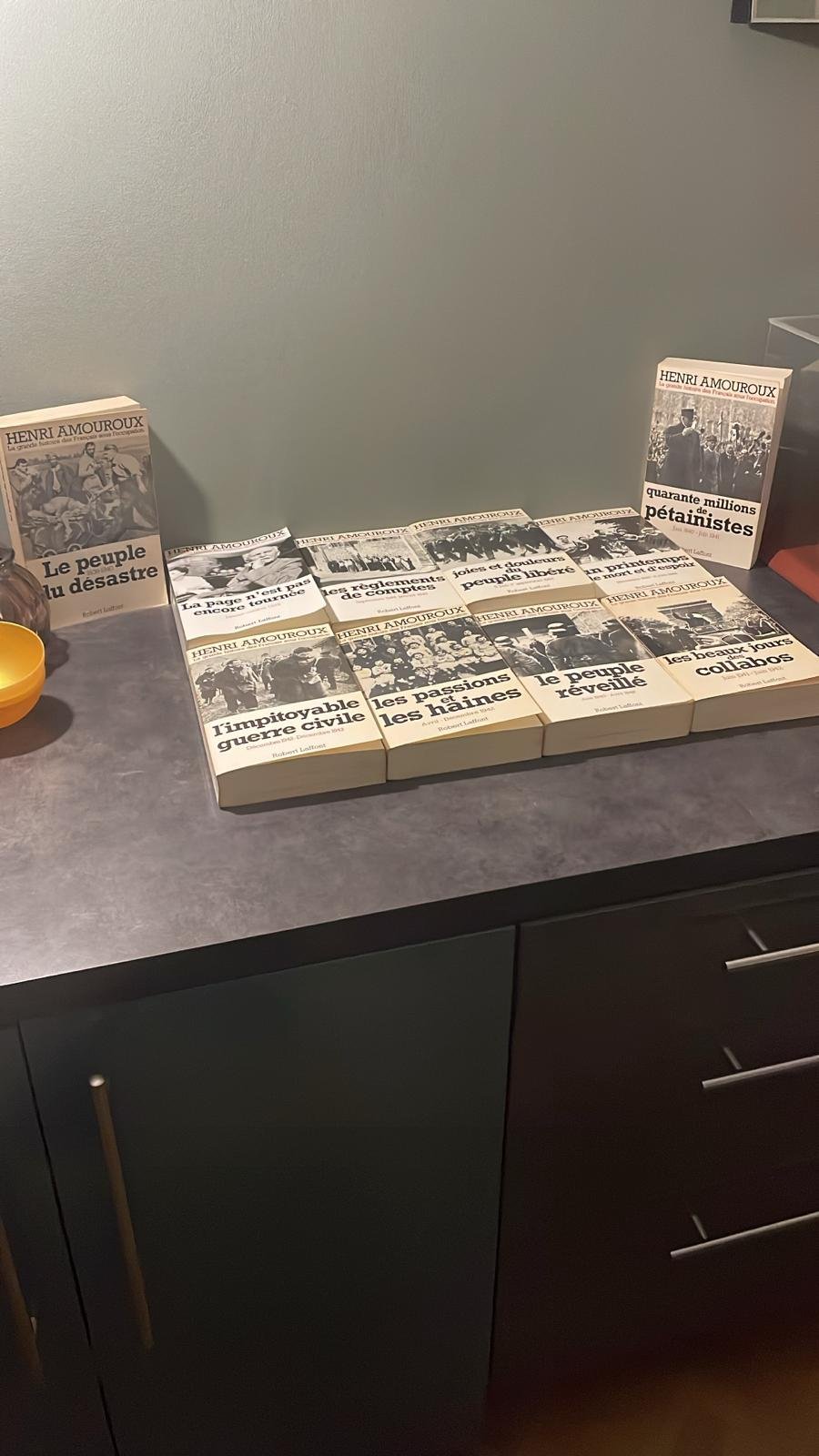 Présentation La Grande Histoire Des Français Sous L Occupation.  L'Intégrale- En 10 Tomes . de Henri Amouroux. Editions : Robert Laffont 1976 – Image 3