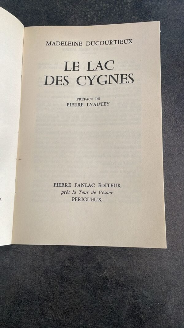 Ducourtieux Madeleine.‎ ‎Le Lac Des Cygnes - Dédicace de l'auteur. Préface de Pierre Lyautey. – Image 4