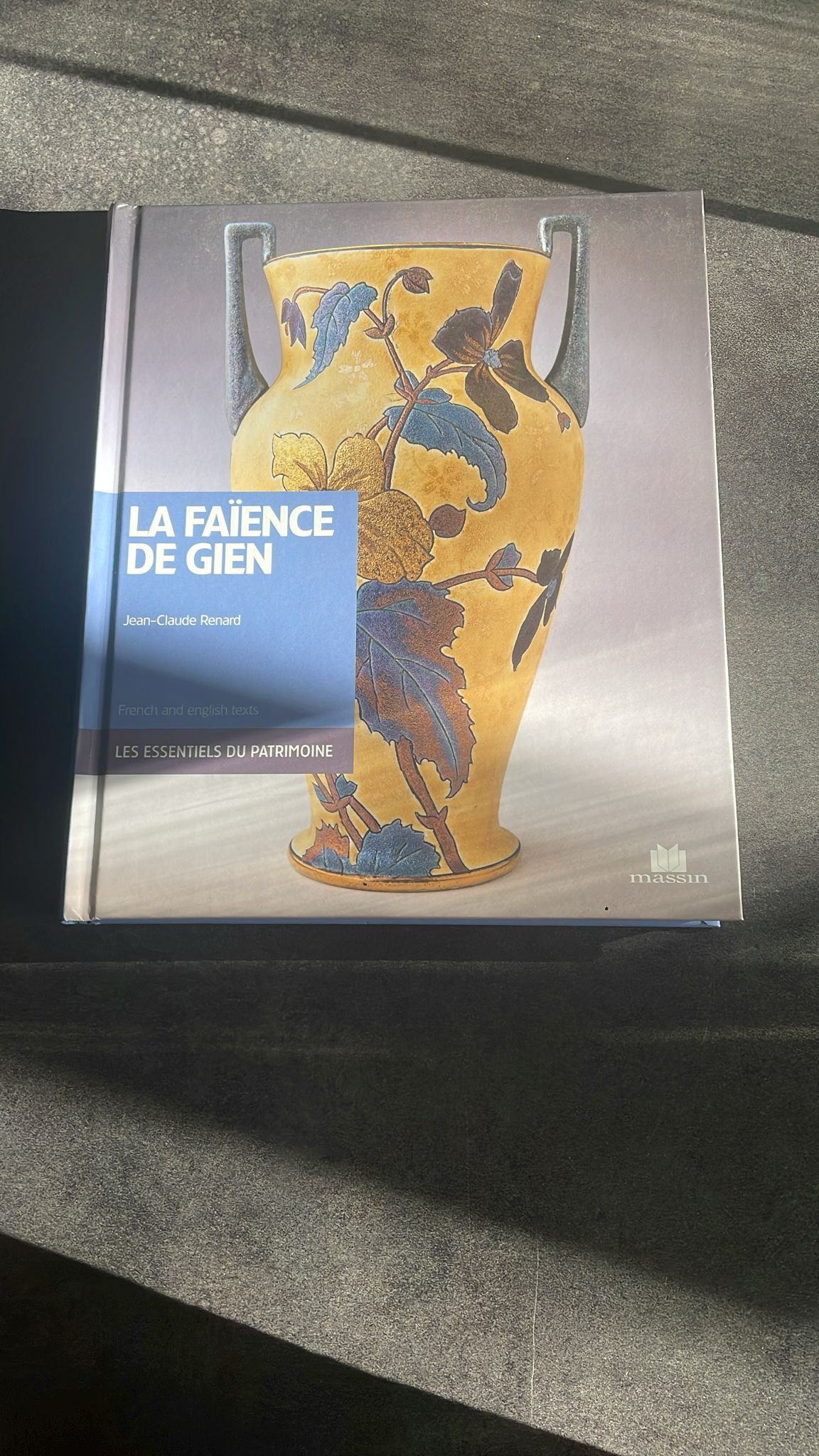Faïencerie de Gien (édition bilingue français/anglais) Auteur : Jean-Claude Renard.