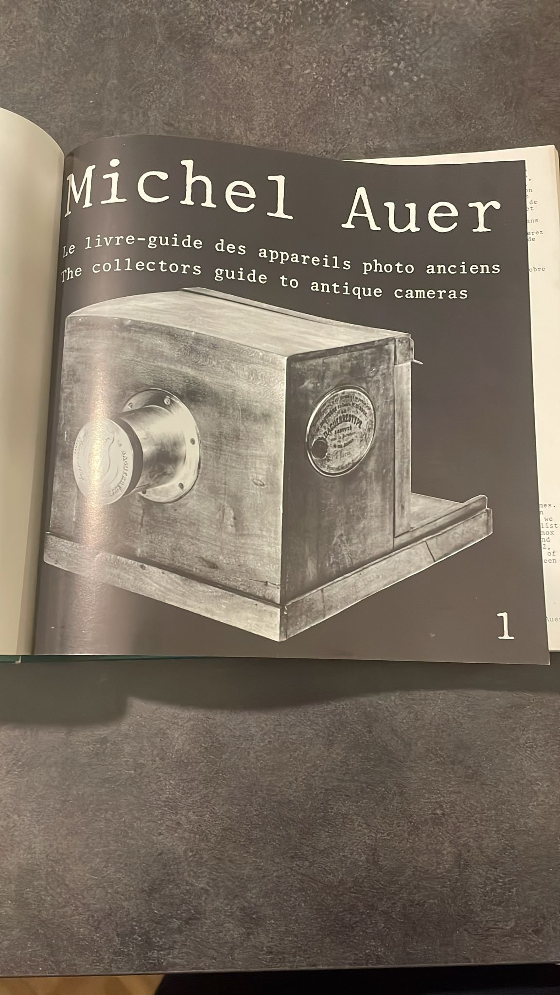 Michel Auer aura vécu pour la photographie ancienne et moderne. Guide des appareils photos ancien . – Image 5