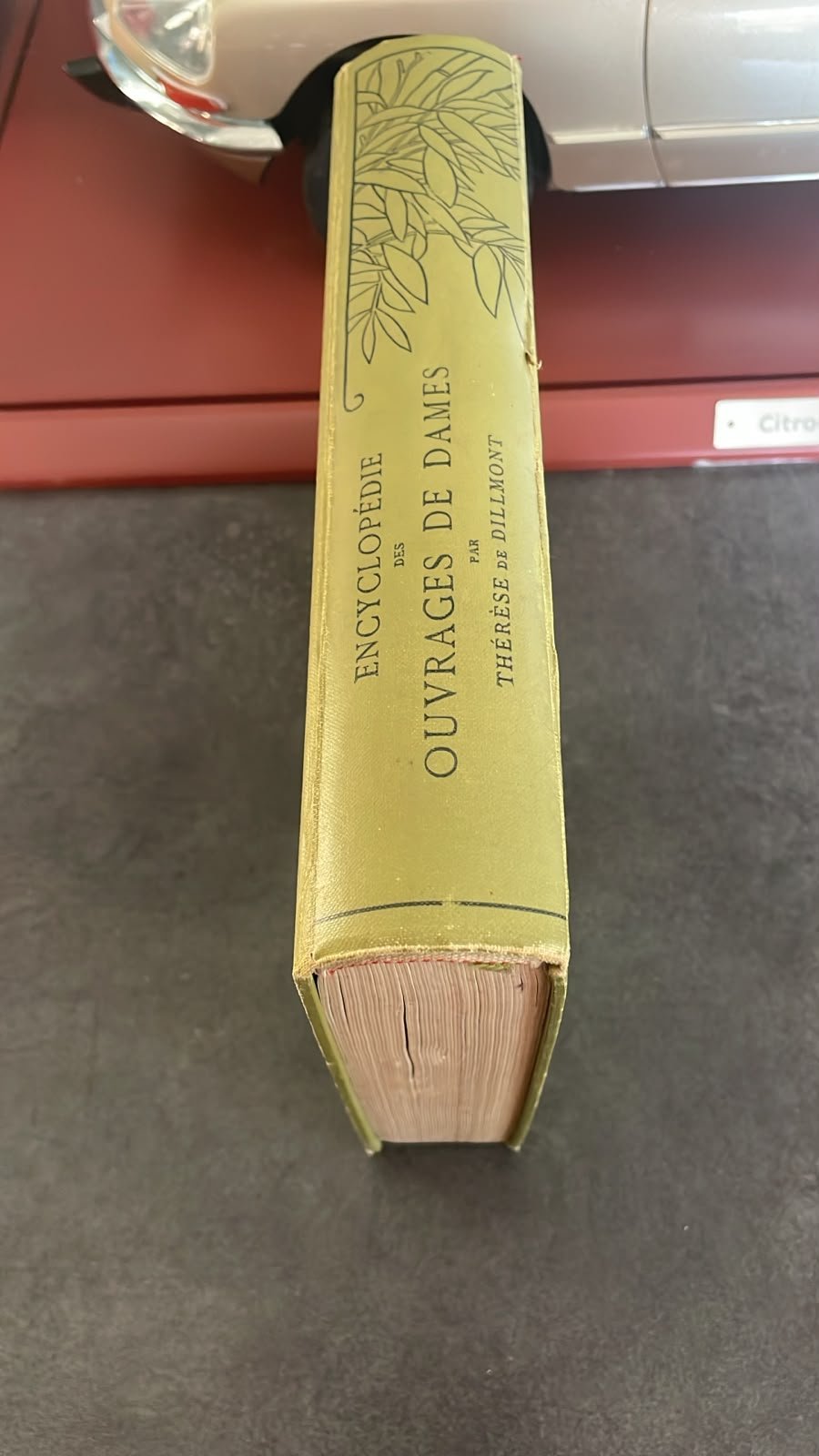 Encyclopédie des Ouvrages de Dames. Edition Revue et Augmentée par Thérèse de Dillmont. – Image 2